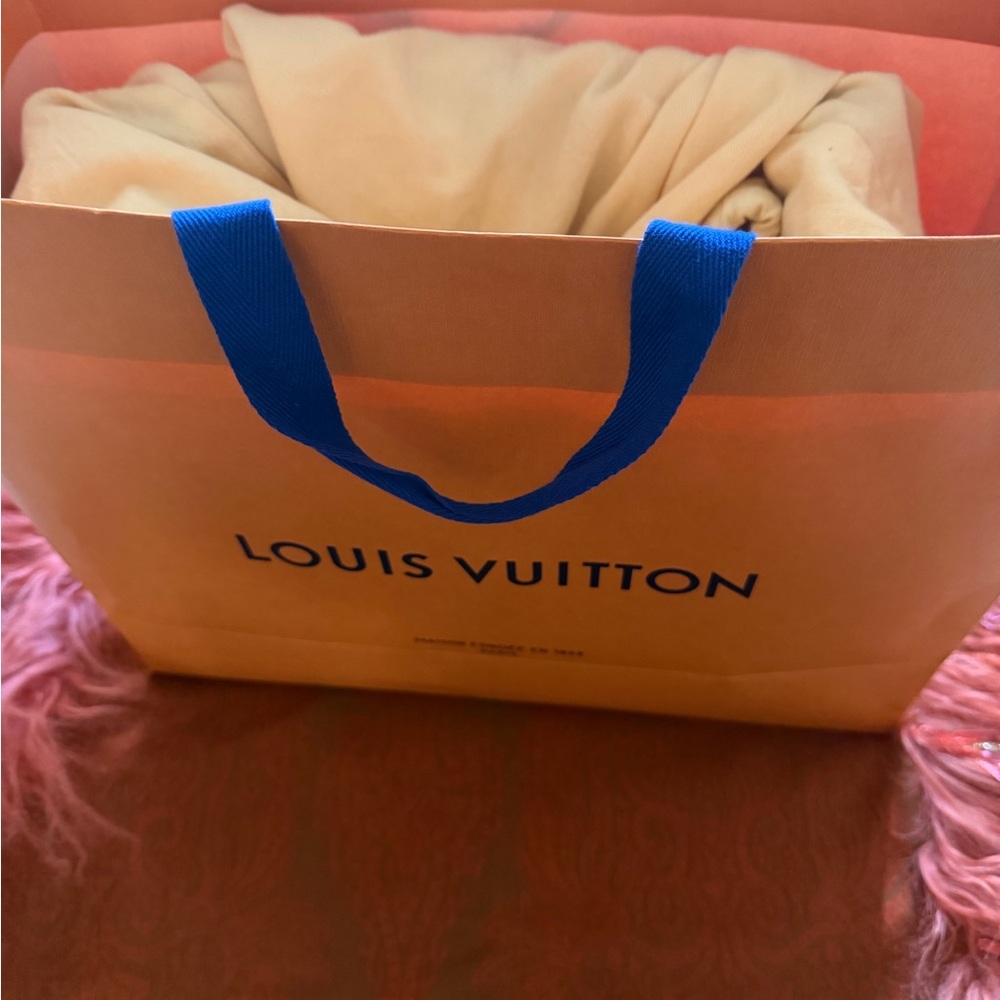 Louis Vuitton White and Gold Monogram Tote Bag - Picture 14 of 14